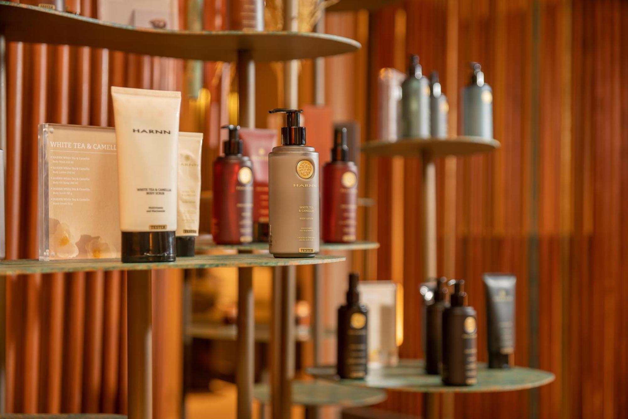 The Salil Hotel Riverside Bangkok Kültér fotó Products at the spa
