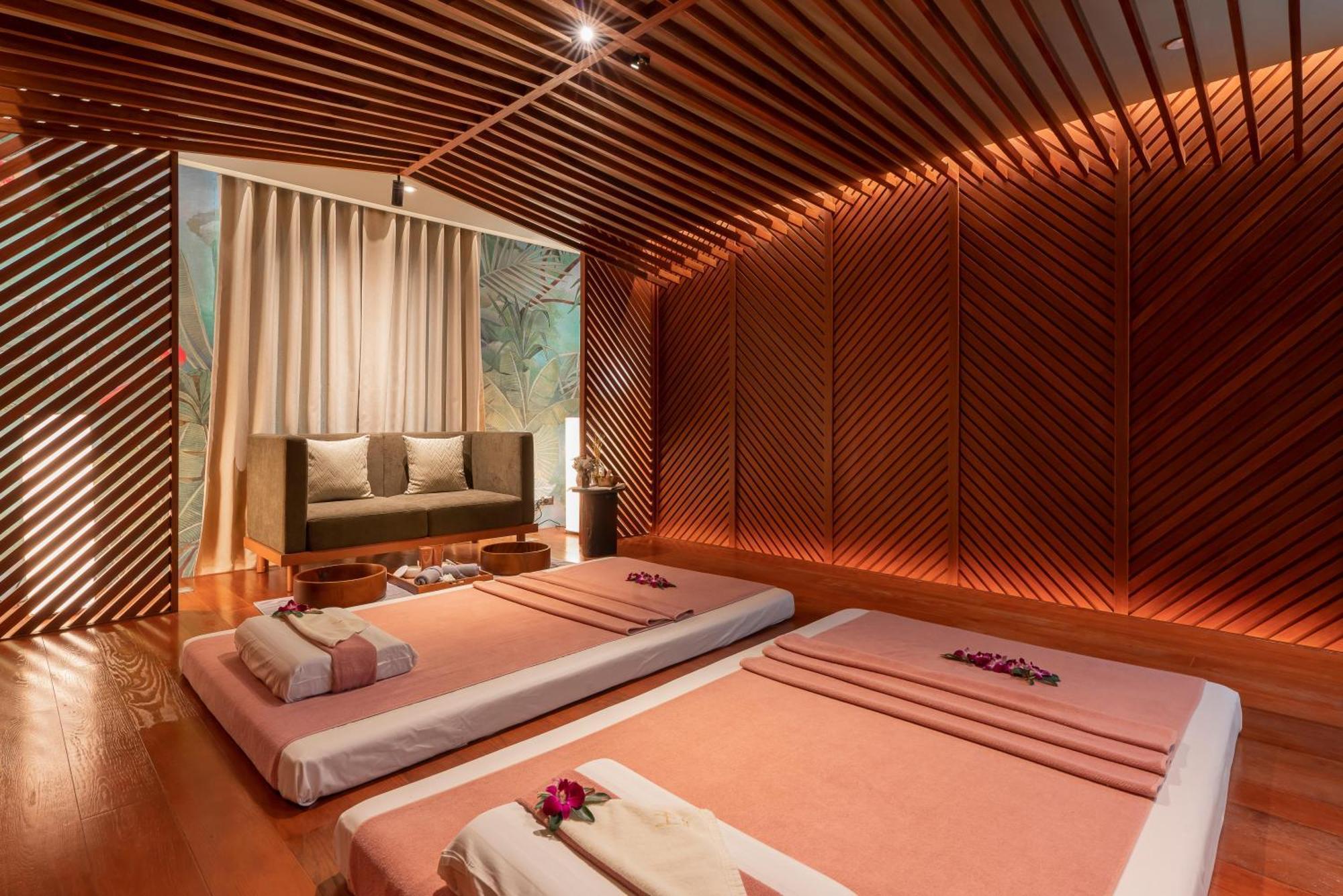 The Salil Hotel Riverside Bangkok Kültér fotó A spa in a hotel