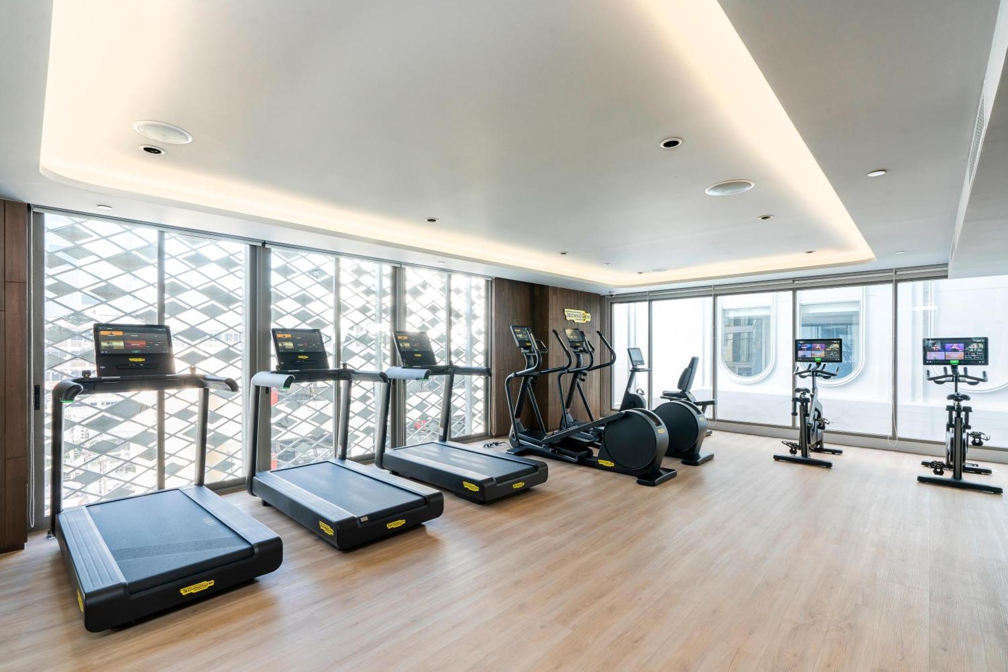 The Salil Hotel Riverside Bangkok Kültér fotó The gym at the hotel