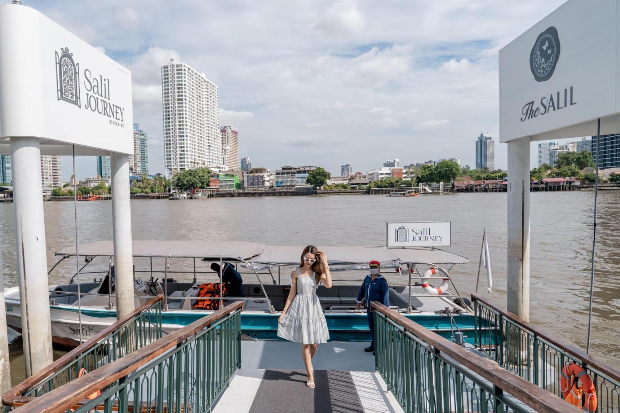 The Salil Hotel Riverside Bangkok Kültér fotó The River City pier