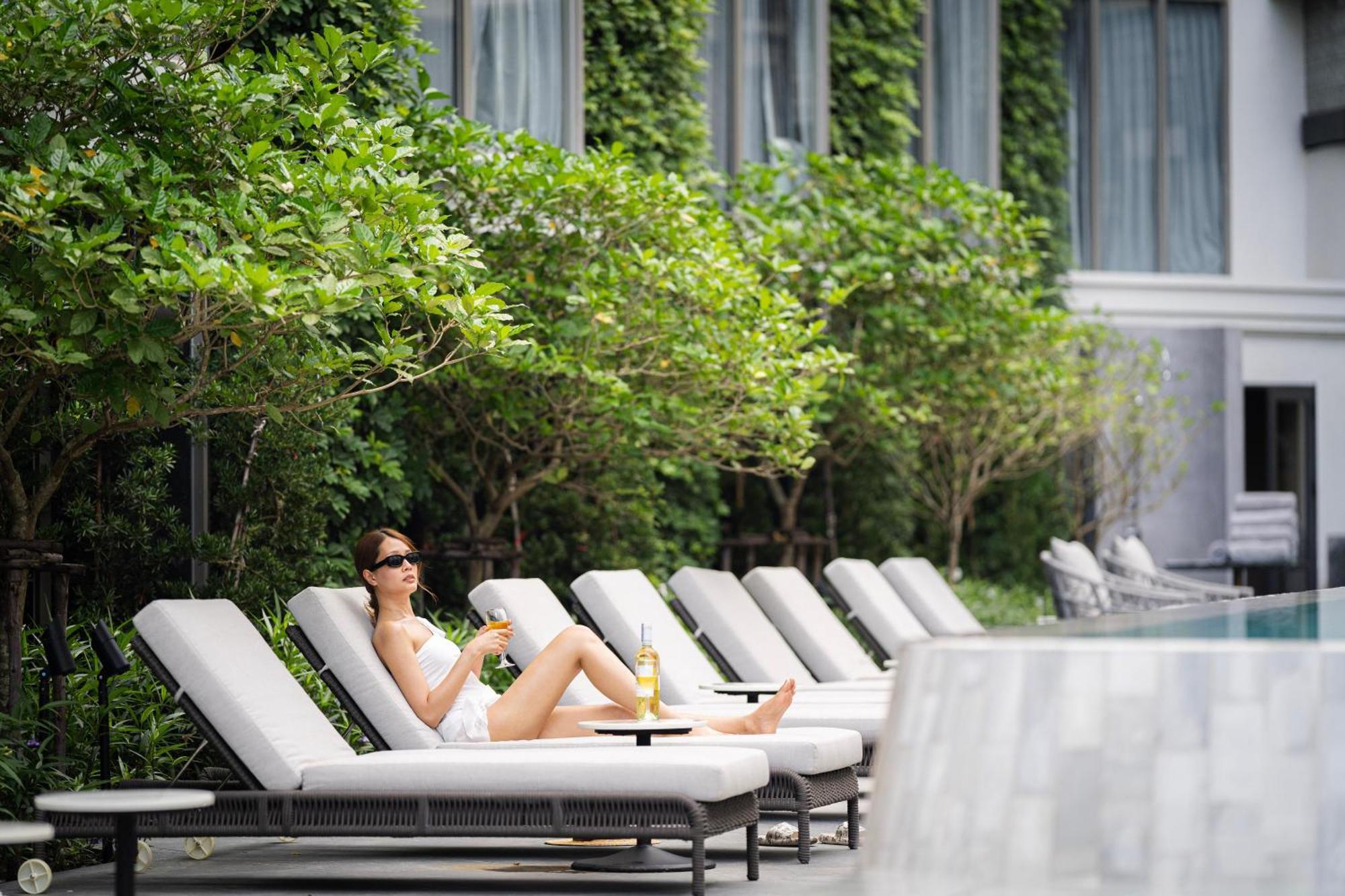 The Salil Hotel Riverside Bangkok Kültér fotó The Pool at The Hari