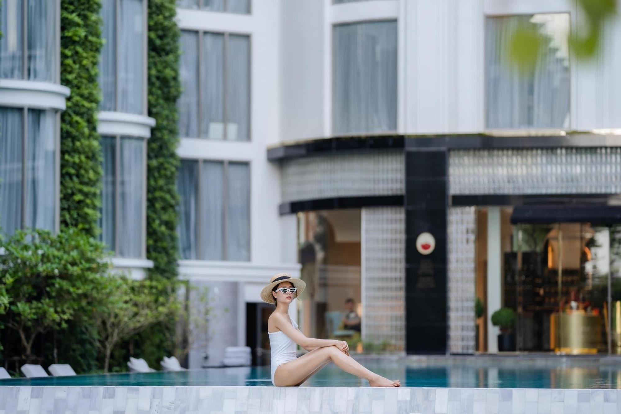 The Salil Hotel Riverside Bangkok Kültér fotó The hotel's pool